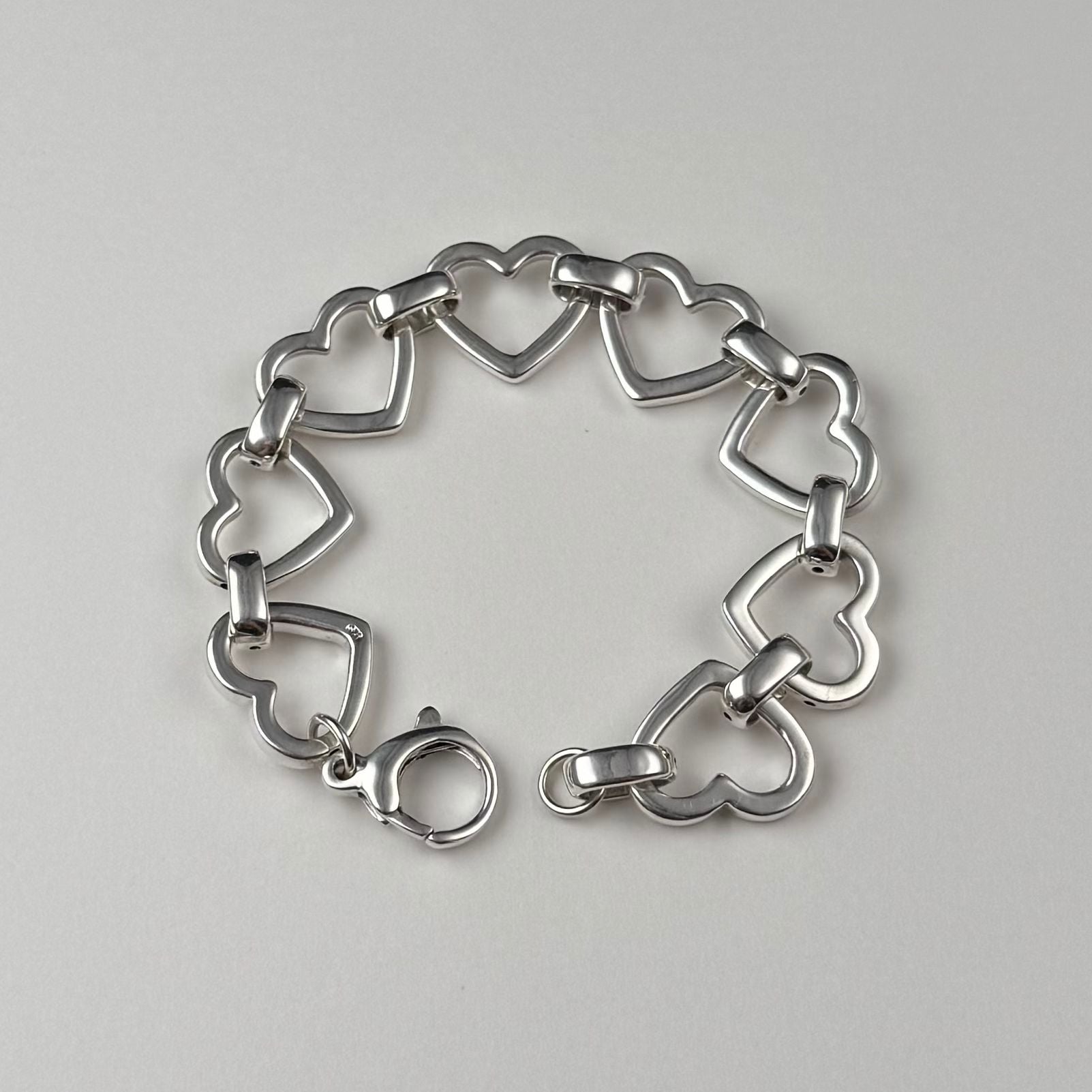 GAIA Hollow Fashion Bracelet