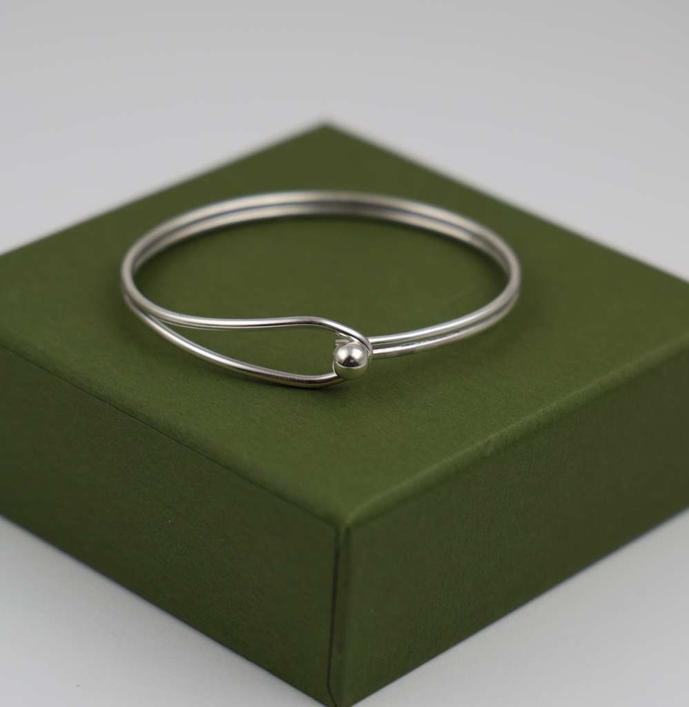 GAIA Minimal Knot Bangle