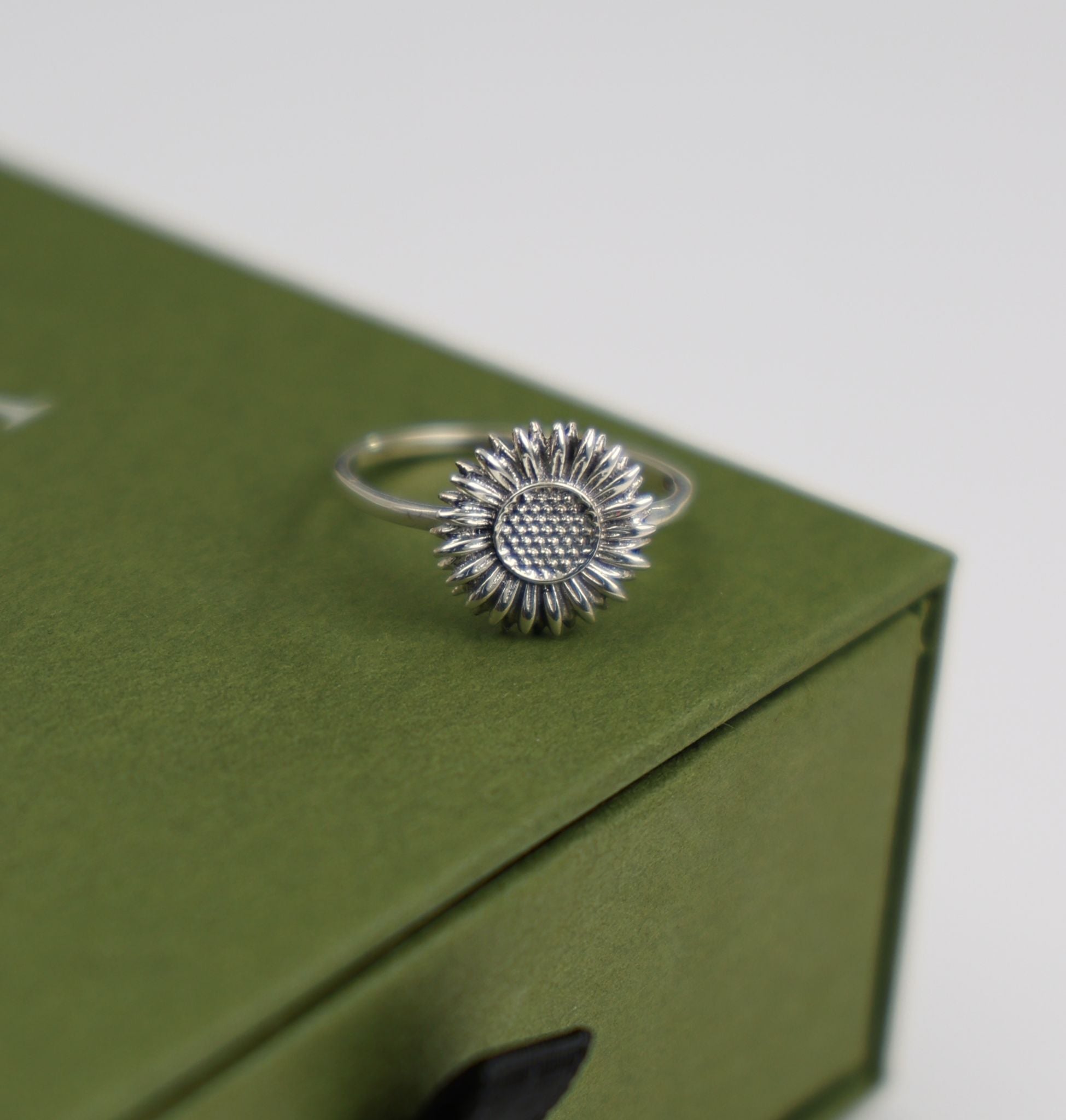 GAIA Dainty Sunflower Ring