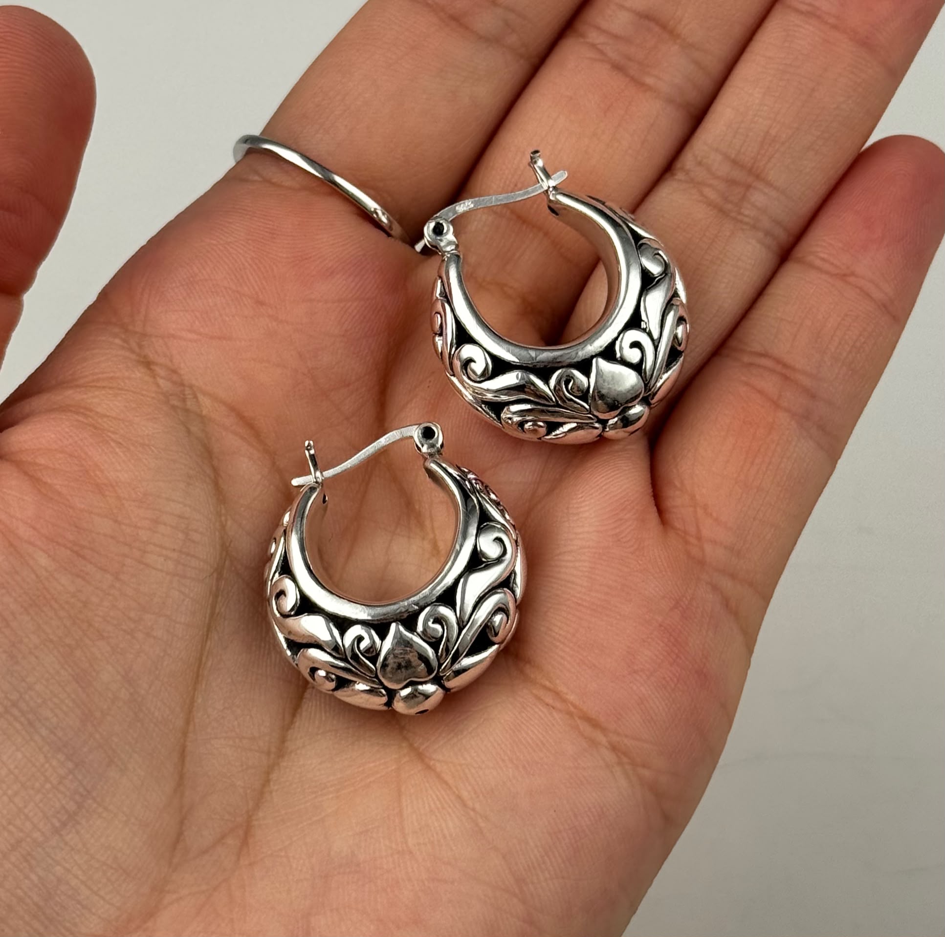 GAIA Vintage Heart Hoops